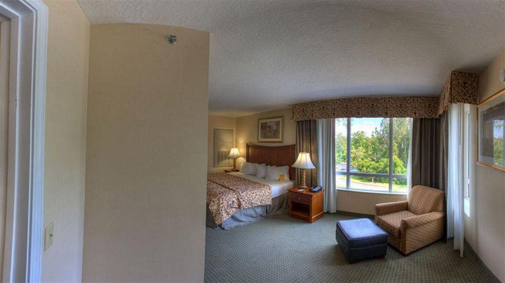 Holiday Inn Brunswick I-95 Екстер'єр фото