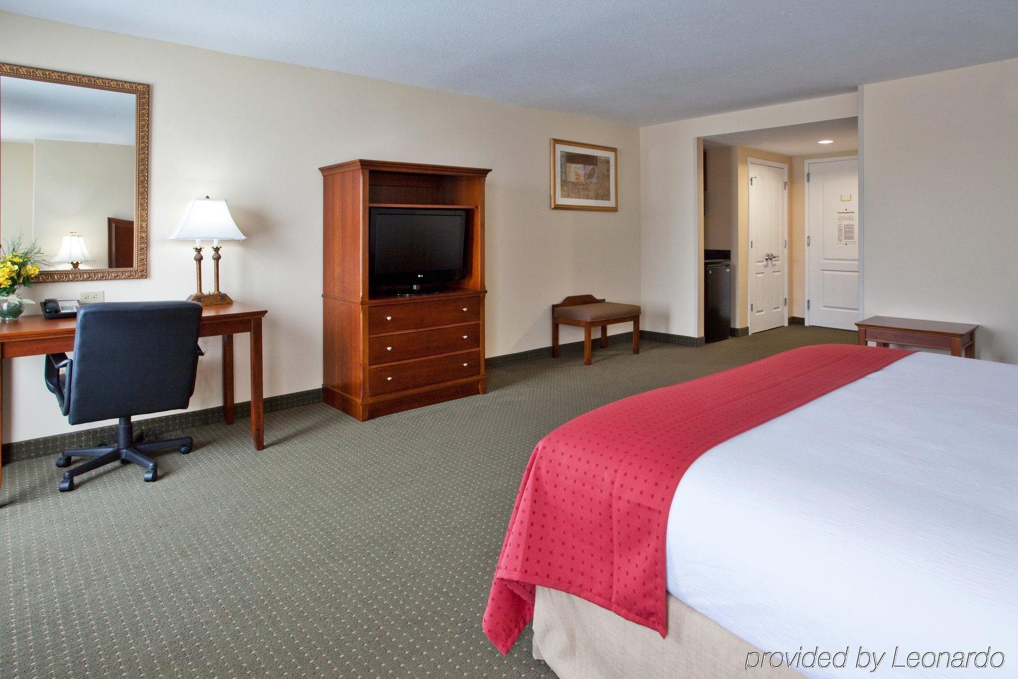 Holiday Inn Brunswick I-95 Номер фото