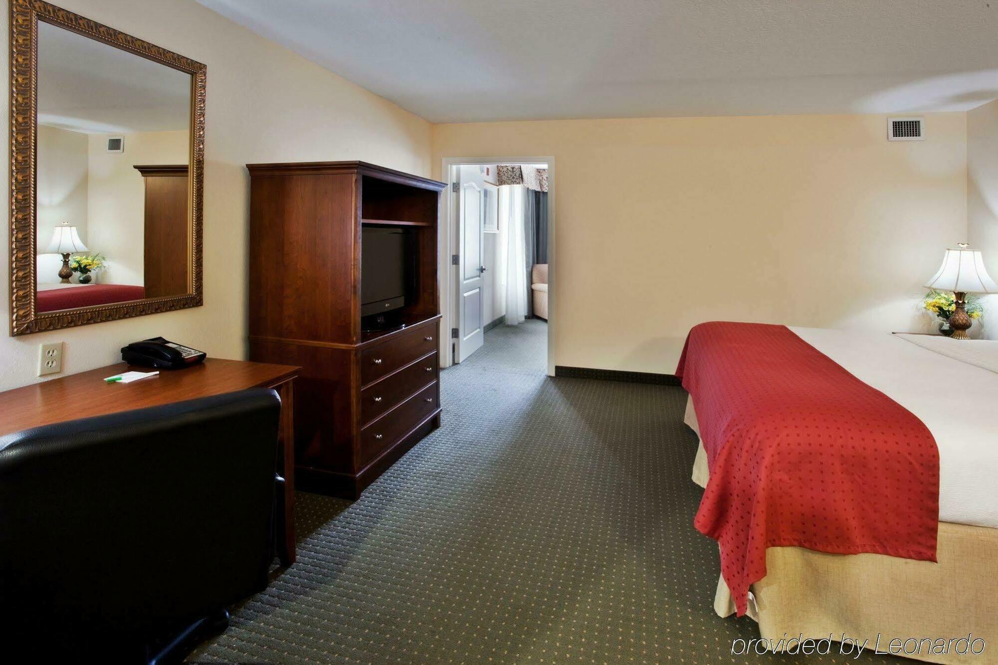 Holiday Inn Brunswick I-95 Номер фото